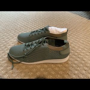 Nurture Fasion Lace up sneaker. Size 9.5